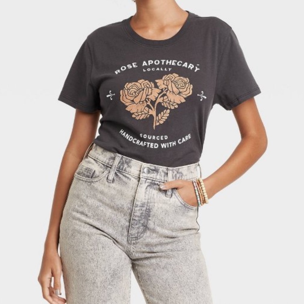 Schitt’s Creek Women's Rose Apothecary Short Sleeve Graphic T-Shirt